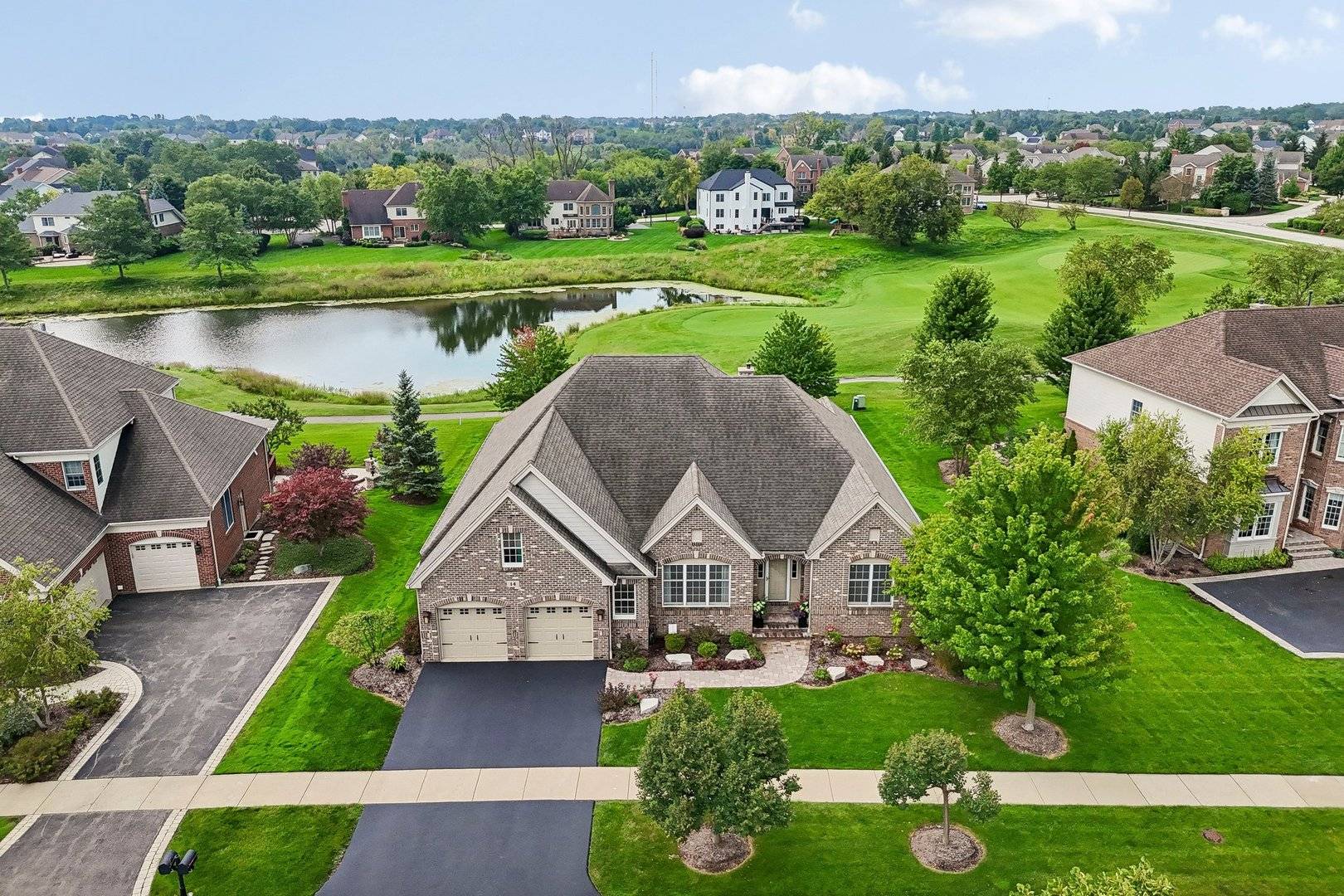 14 Championship Pkwy, Hawthorn Woods, IL 60047