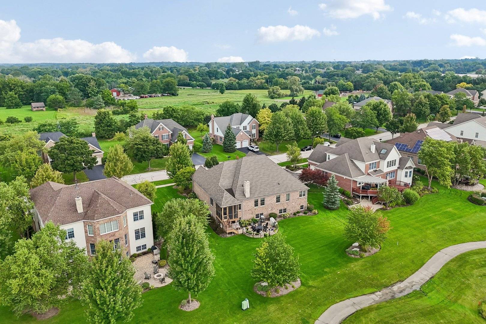 14 Championship Pkwy, Hawthorn Woods, IL 60047