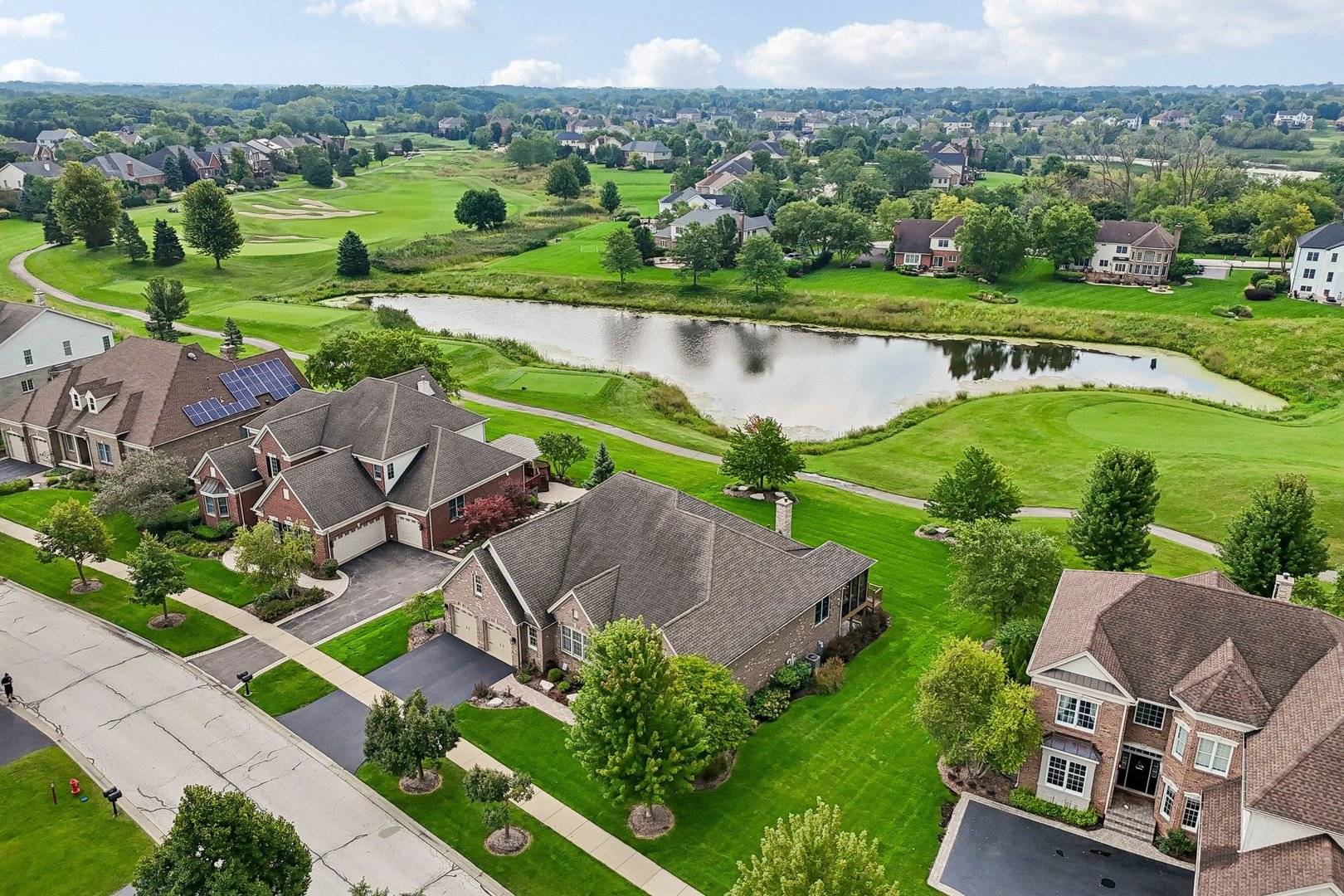 14 Championship Pkwy, Hawthorn Woods, IL 60047