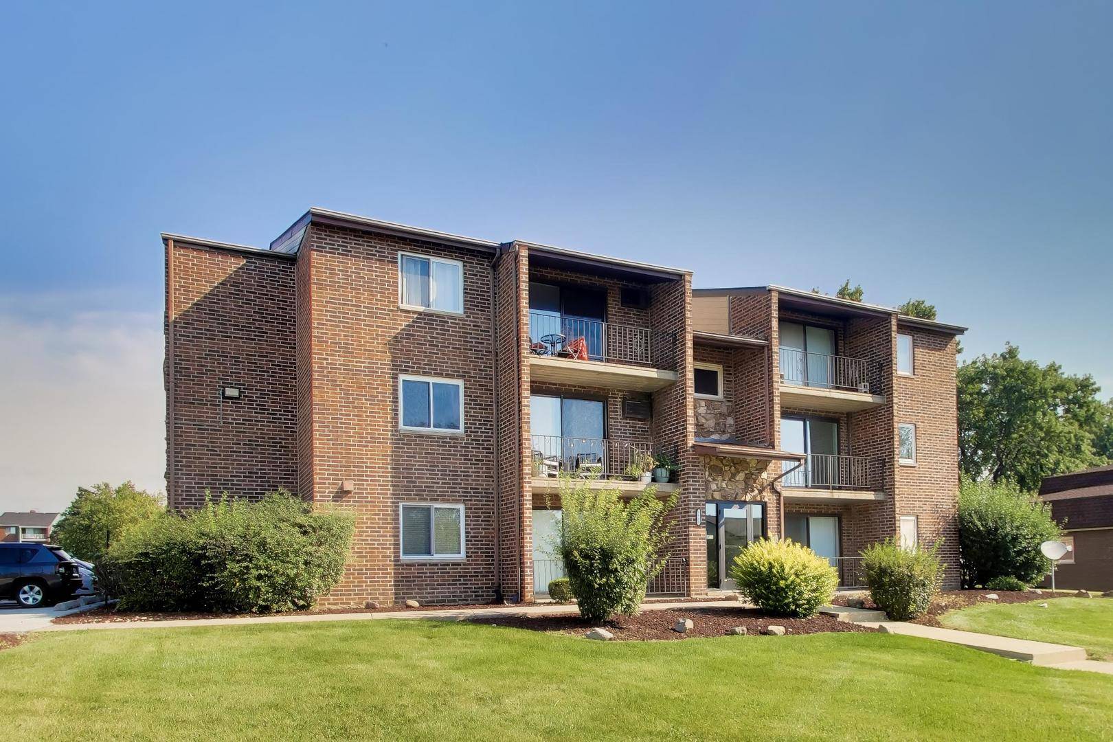 9840 W 153RD ST #1SE, Orland Park, IL 60462