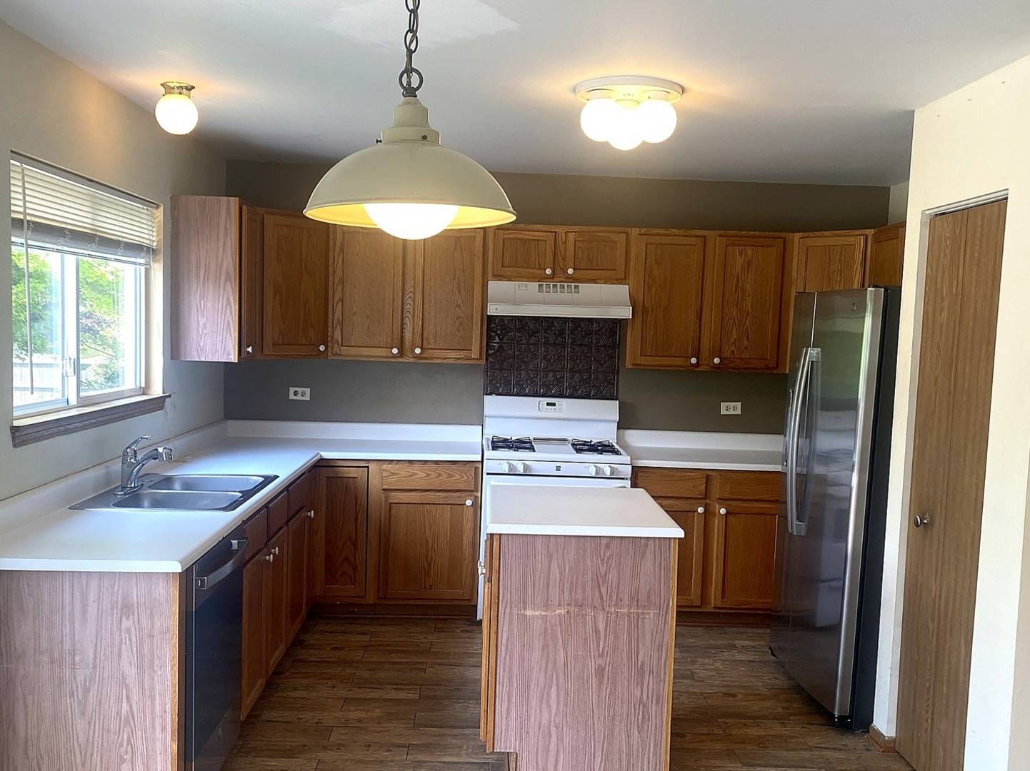 779 Wildflower CIR, Naperville, IL 60540
