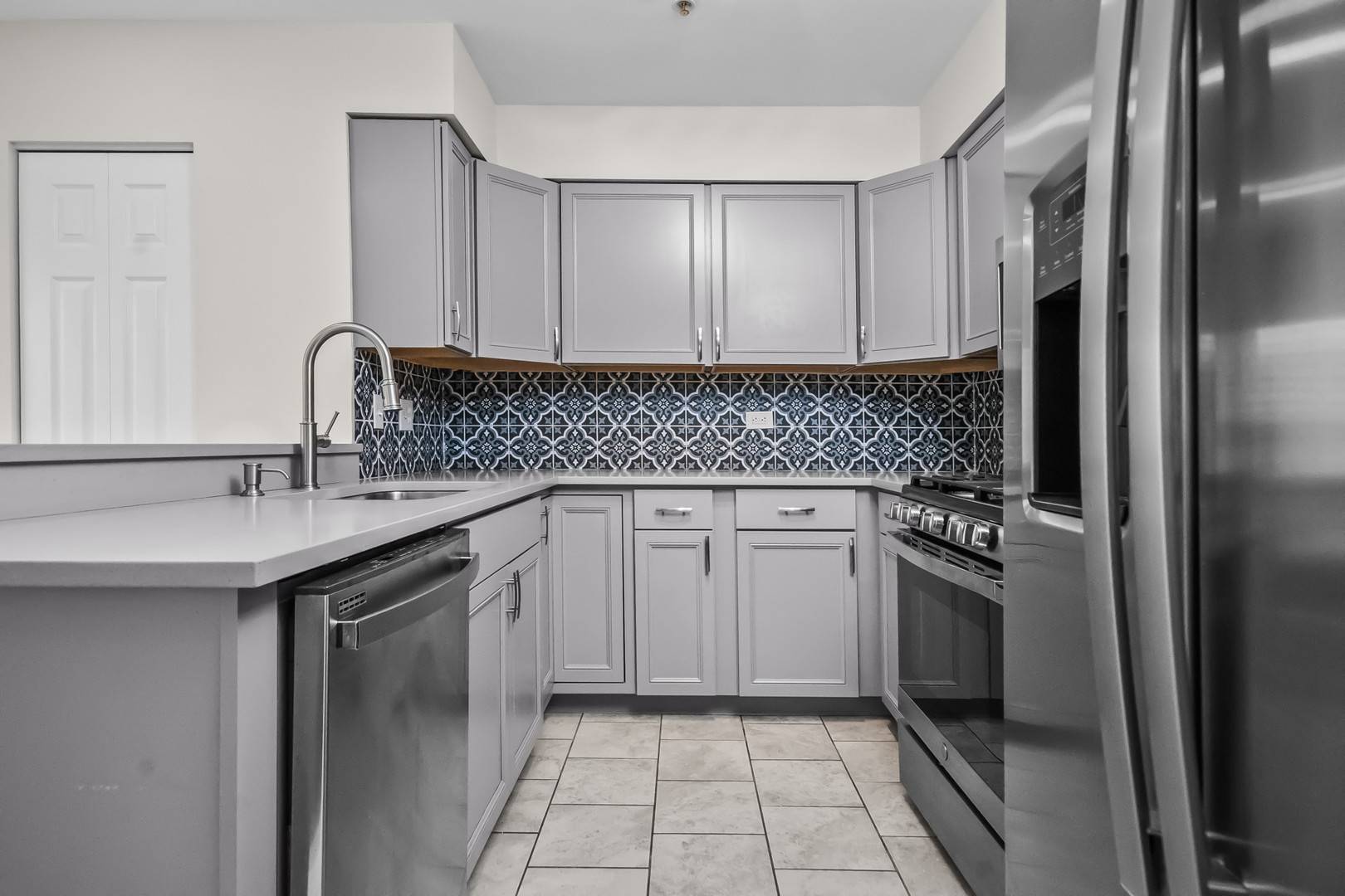 1321 Orleans DR, Mundelein, IL 60060