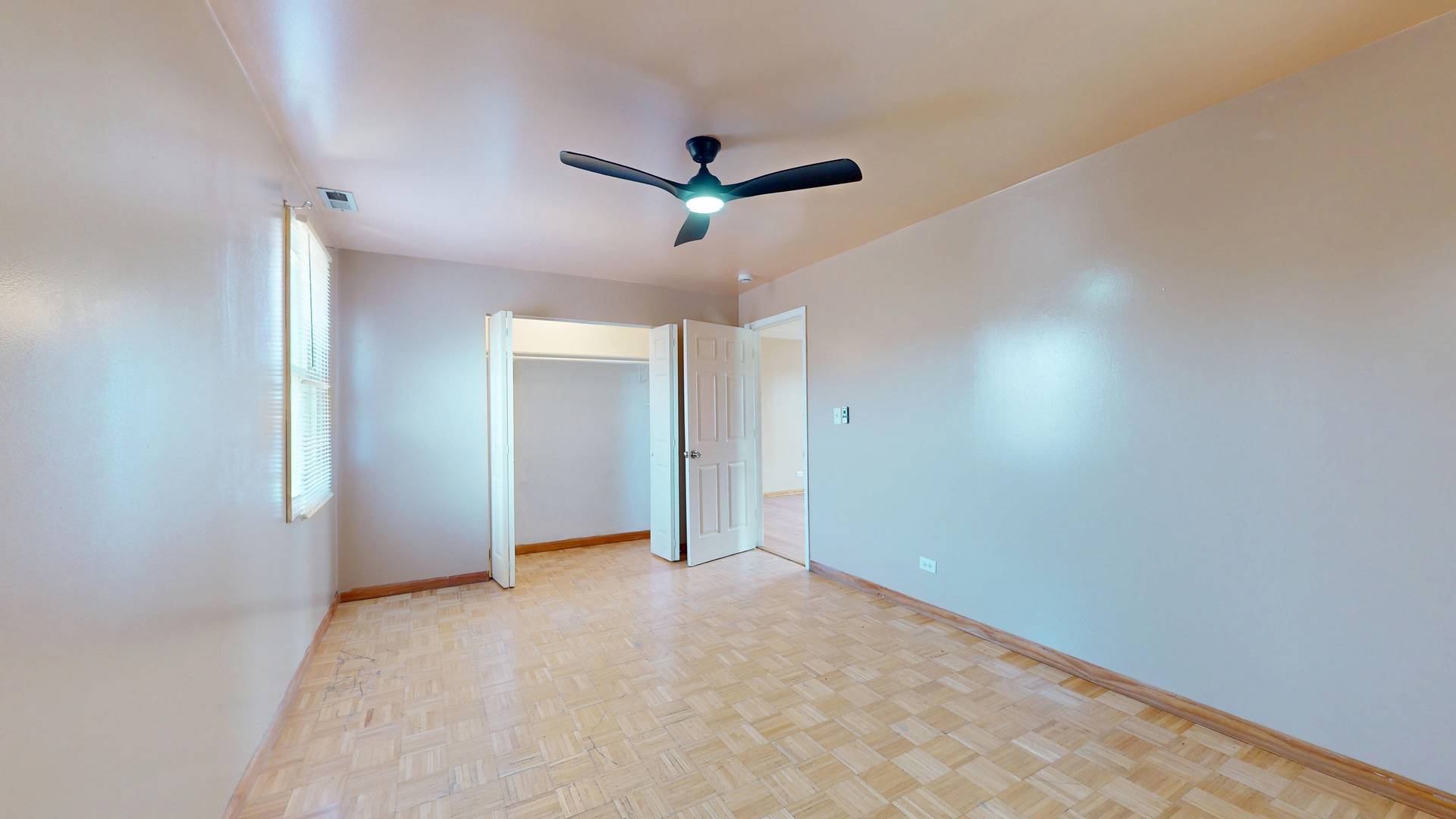 5242 W Roscoe ST #2, Chicago, IL 60641