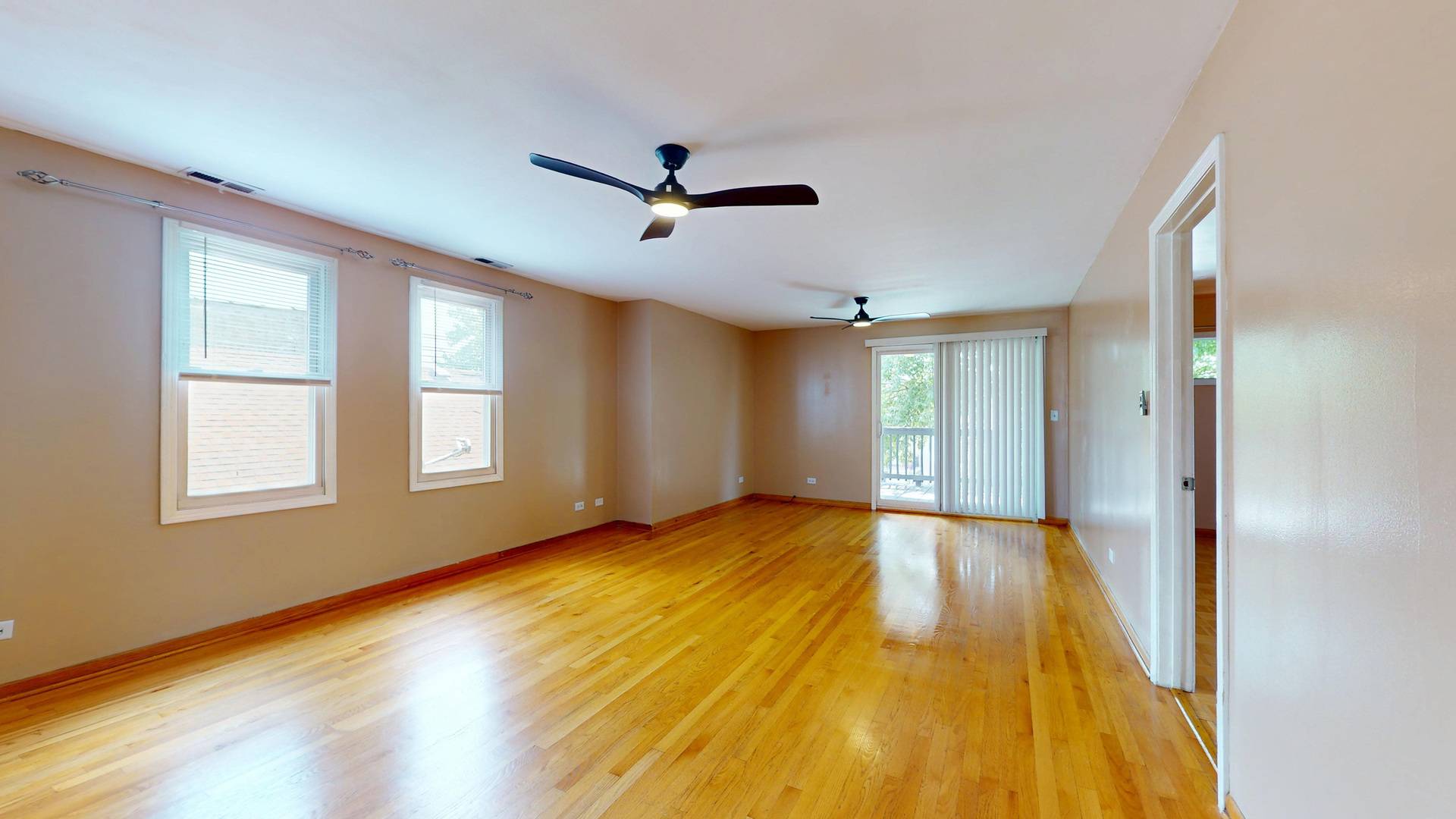 5242 W Roscoe ST #2, Chicago, IL 60641