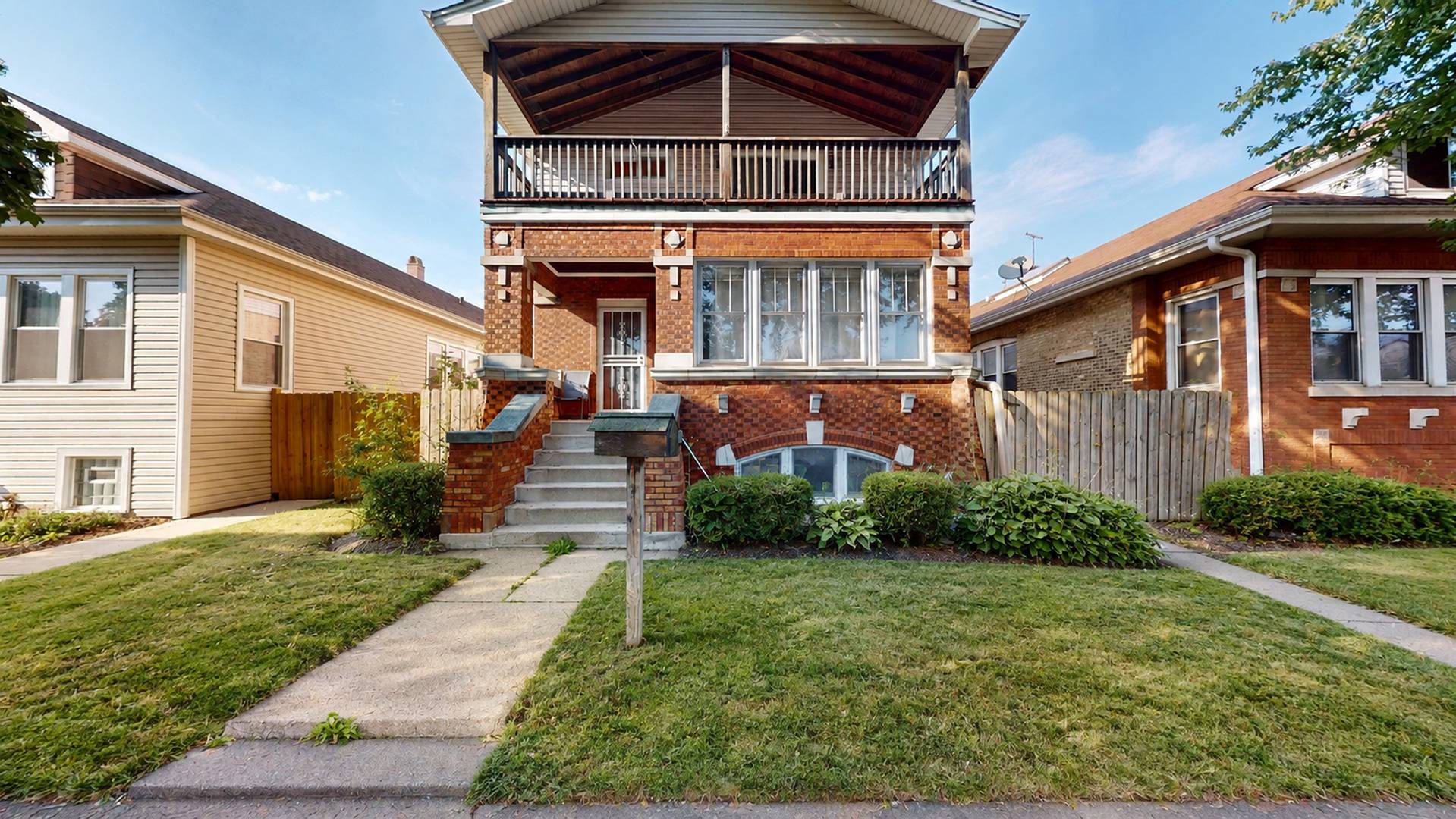 5242 W Roscoe ST #2, Chicago, IL 60641