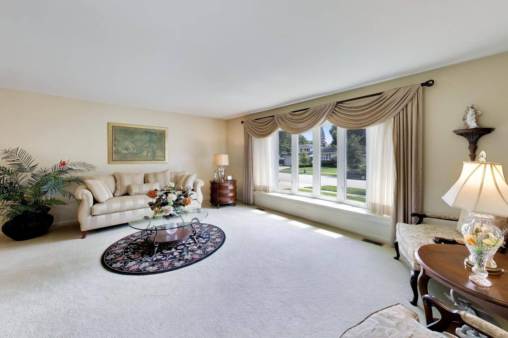 2314 E Lillian LN, Arlington Heights, IL 60004