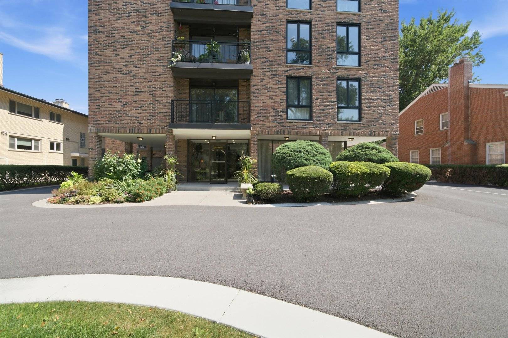 1417 BONNIE BRAE PL #2A, River Forest, IL 60305