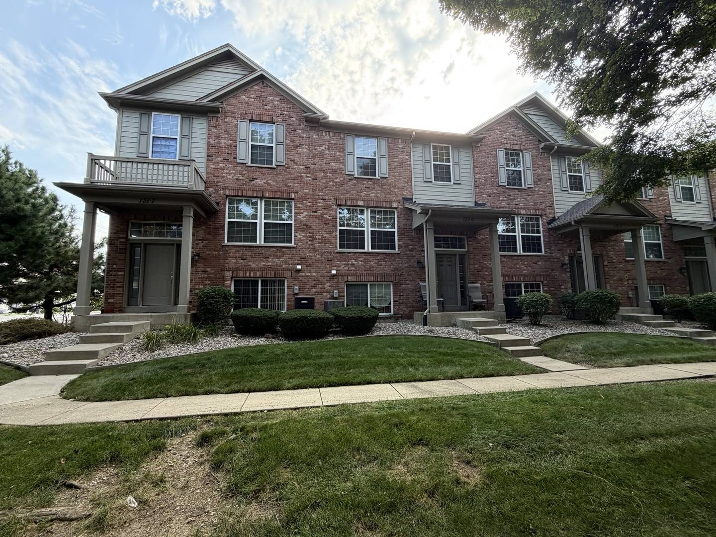 131 Bristol LN #7, Wood Dale, IL 60191