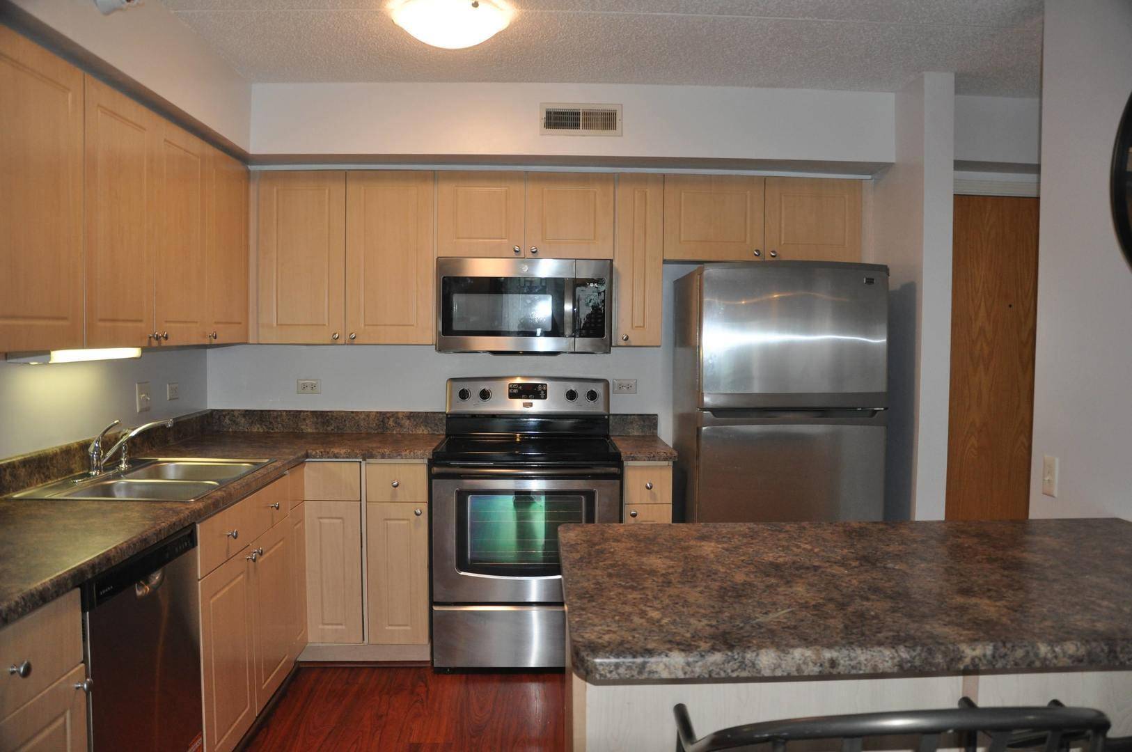 811 Chicago AVE #703, Evanston, IL 60202
