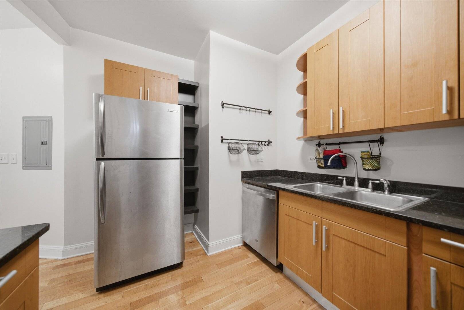1647 W Sherwin AVE #1, Chicago, IL 60626