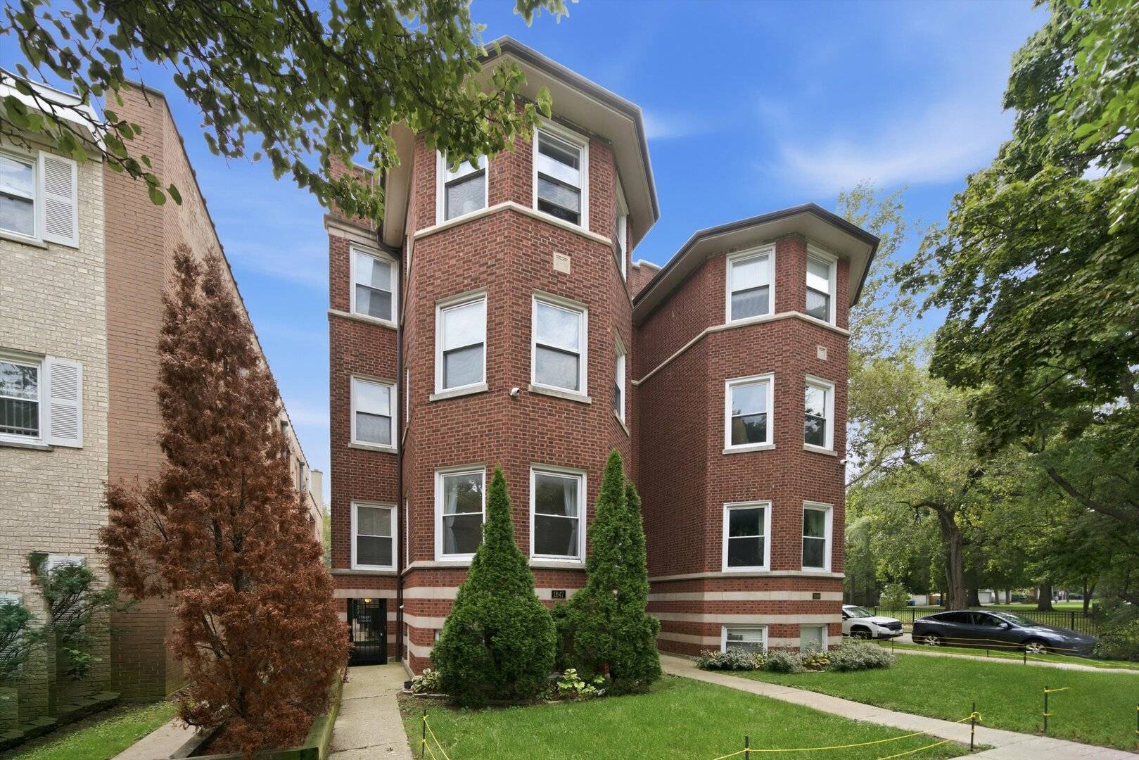 1647 W Sherwin AVE #1, Chicago, IL 60626