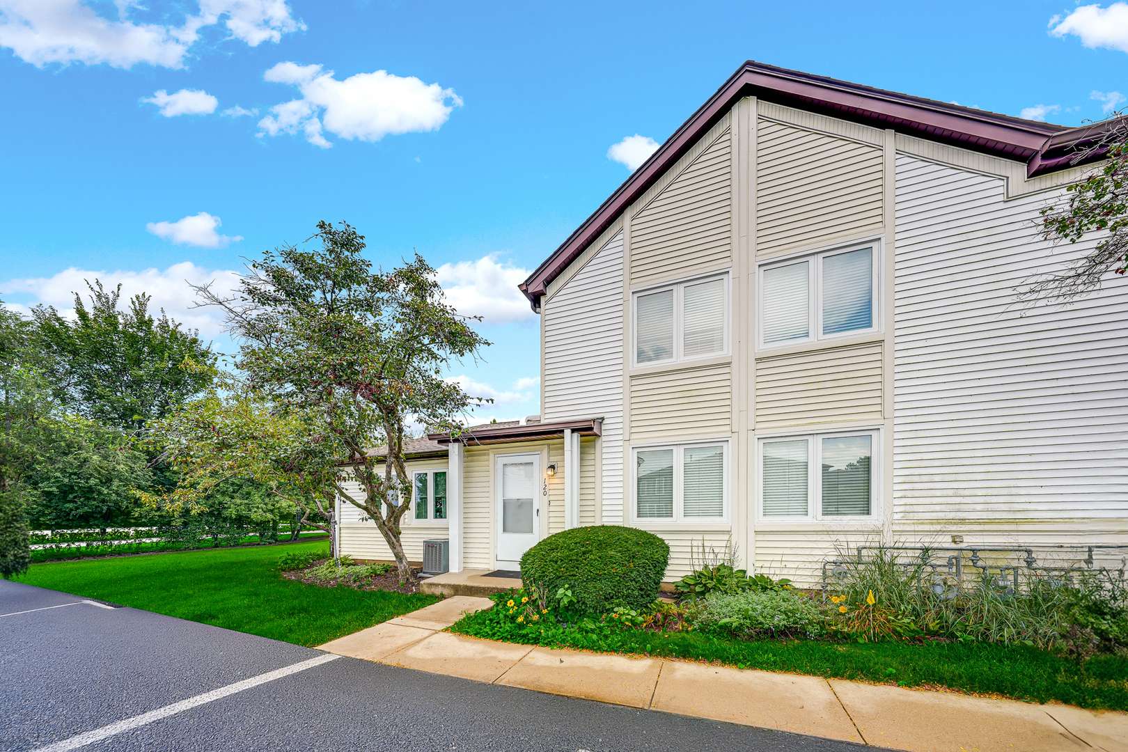 120 Inverrary LN #120, Deerfield, IL 60015