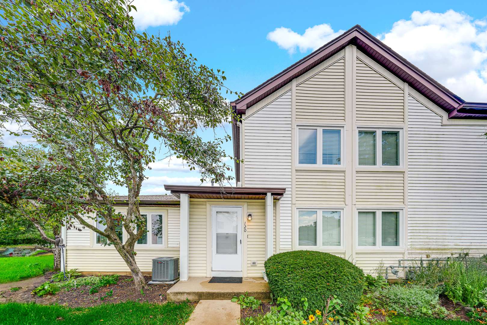 120 Inverrary LN #120, Deerfield, IL 60015