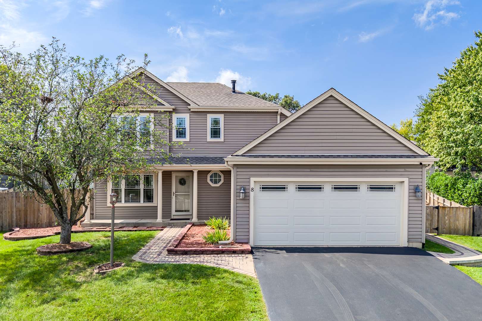 8 Arthur CT, Streamwood, IL 60107
