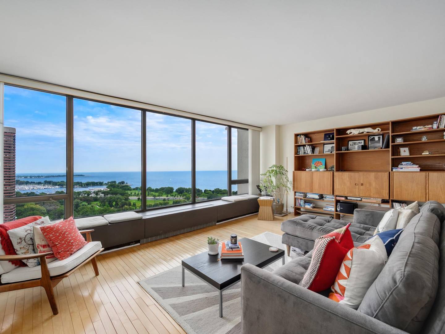 2800 N Lake Shore DR #2505, Chicago, IL 60657