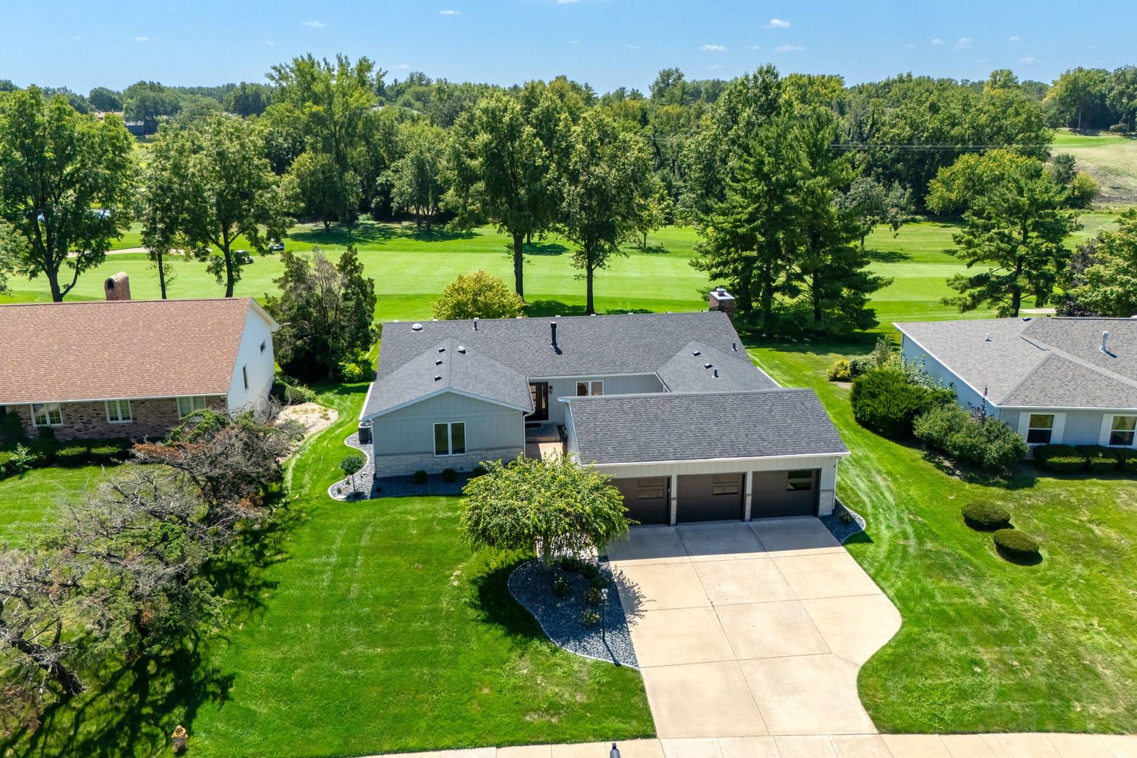 4817 Torrey Pines CT, Davenport, IA 52807