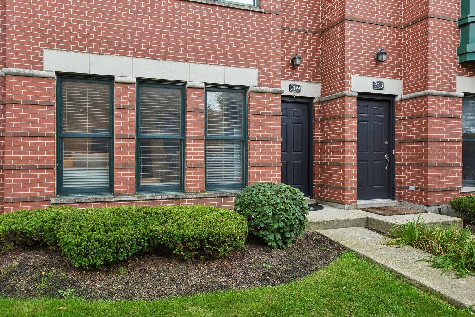 209 W Wood ST, Palatine, IL 60067