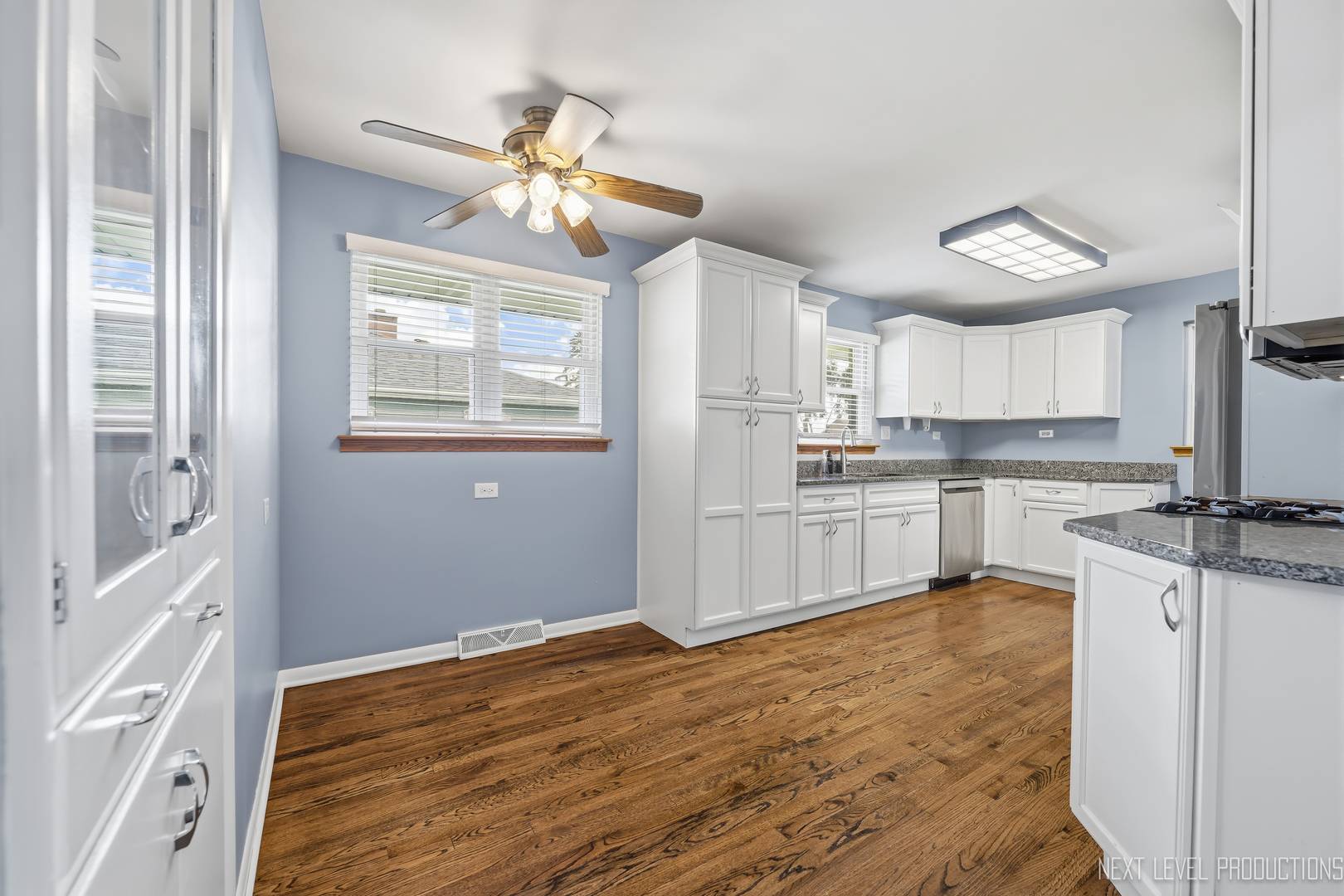 15 S 10th ST, St. Charles, IL 60174