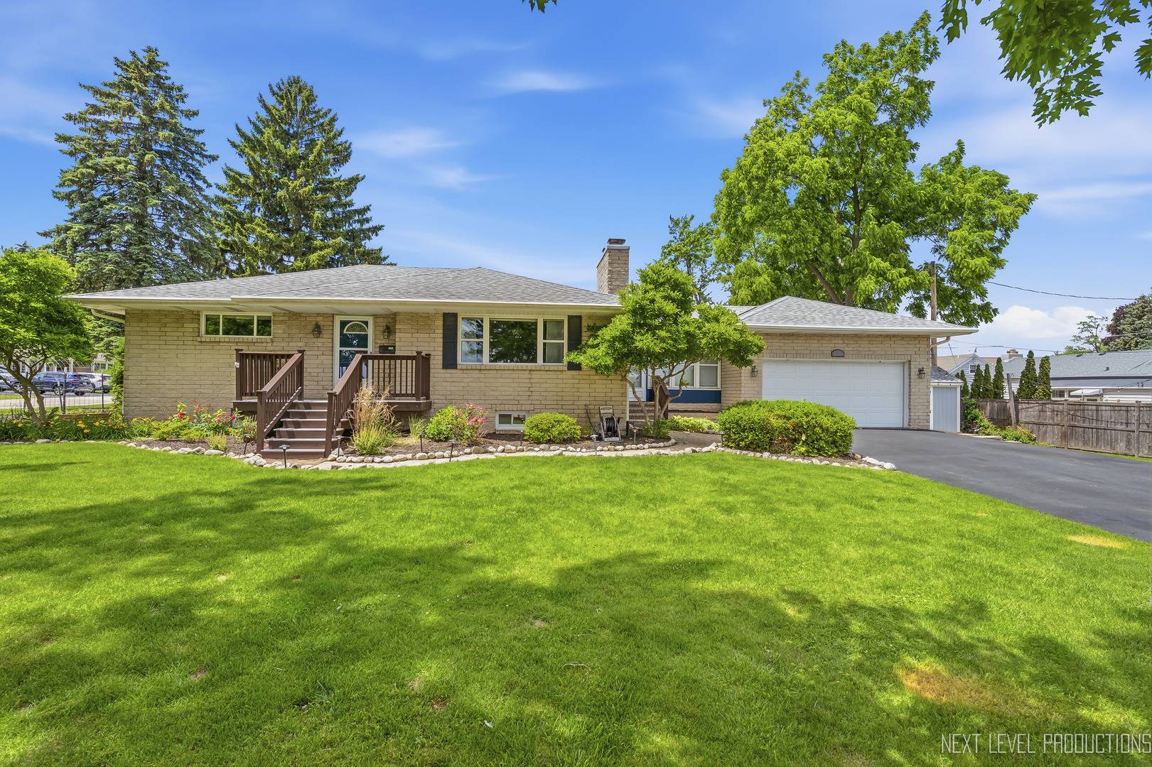 15 S 10th ST, St. Charles, IL 60174
