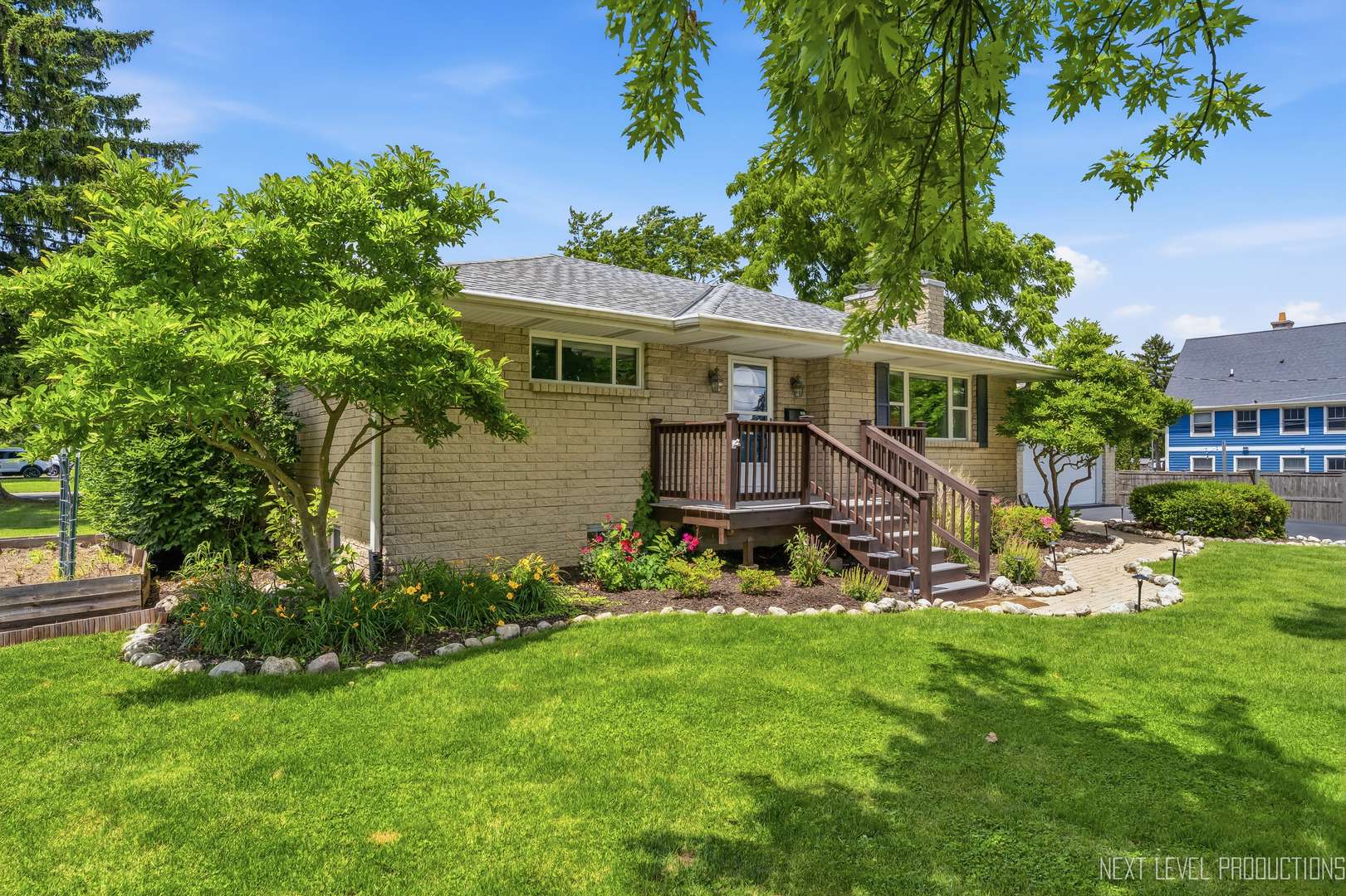 15 S 10th ST, St. Charles, IL 60174