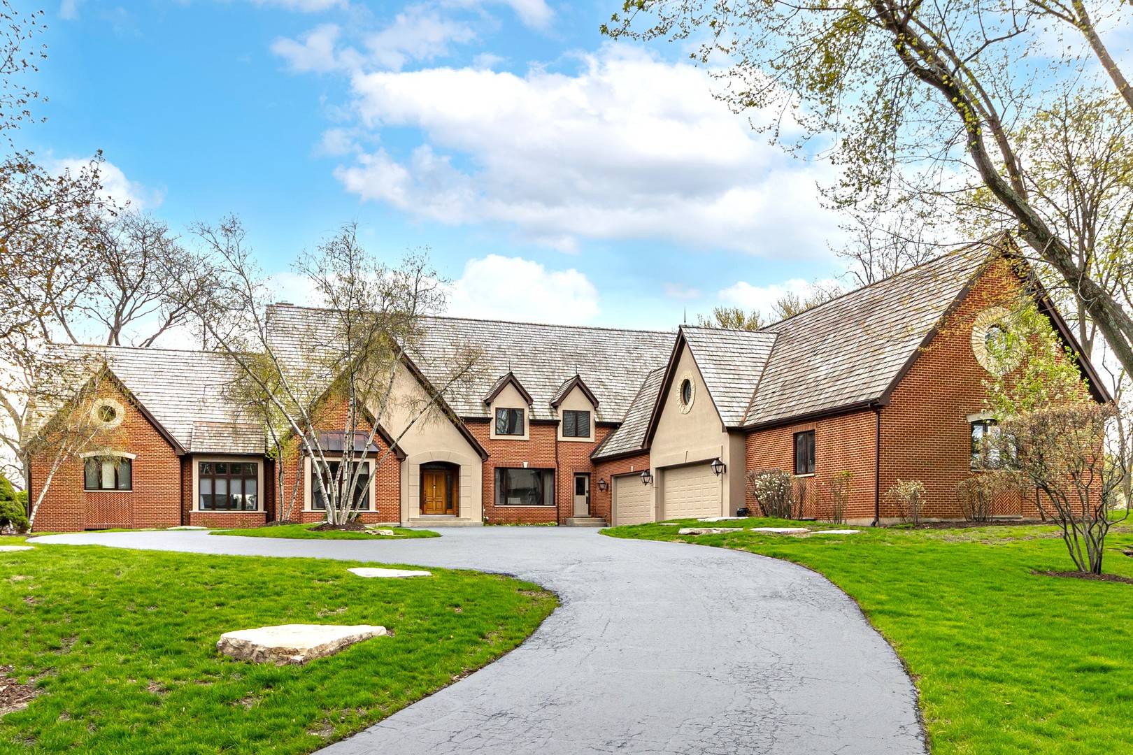 13 Kensington DR, North Barrington, IL 60010
