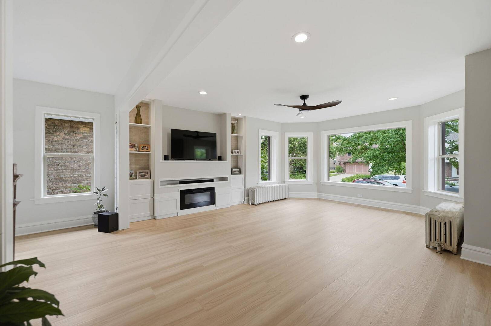 2638 N Central Park AVE, Evanston, IL 60201
