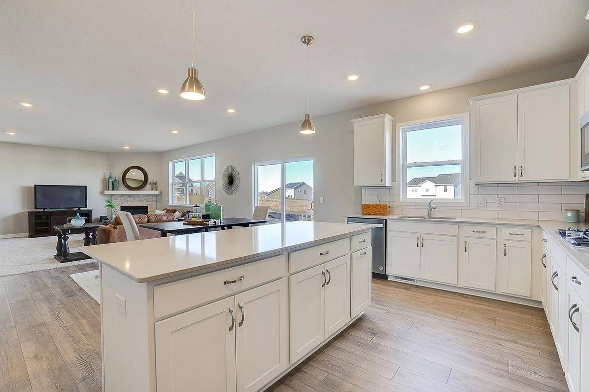 1716 Oak Creek PASS, Chaska, MN 55318