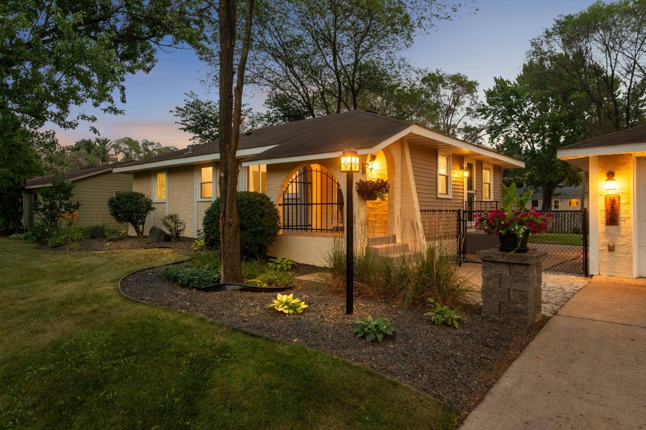 725 82nd AVE N, Brooklyn Park, MN 55444