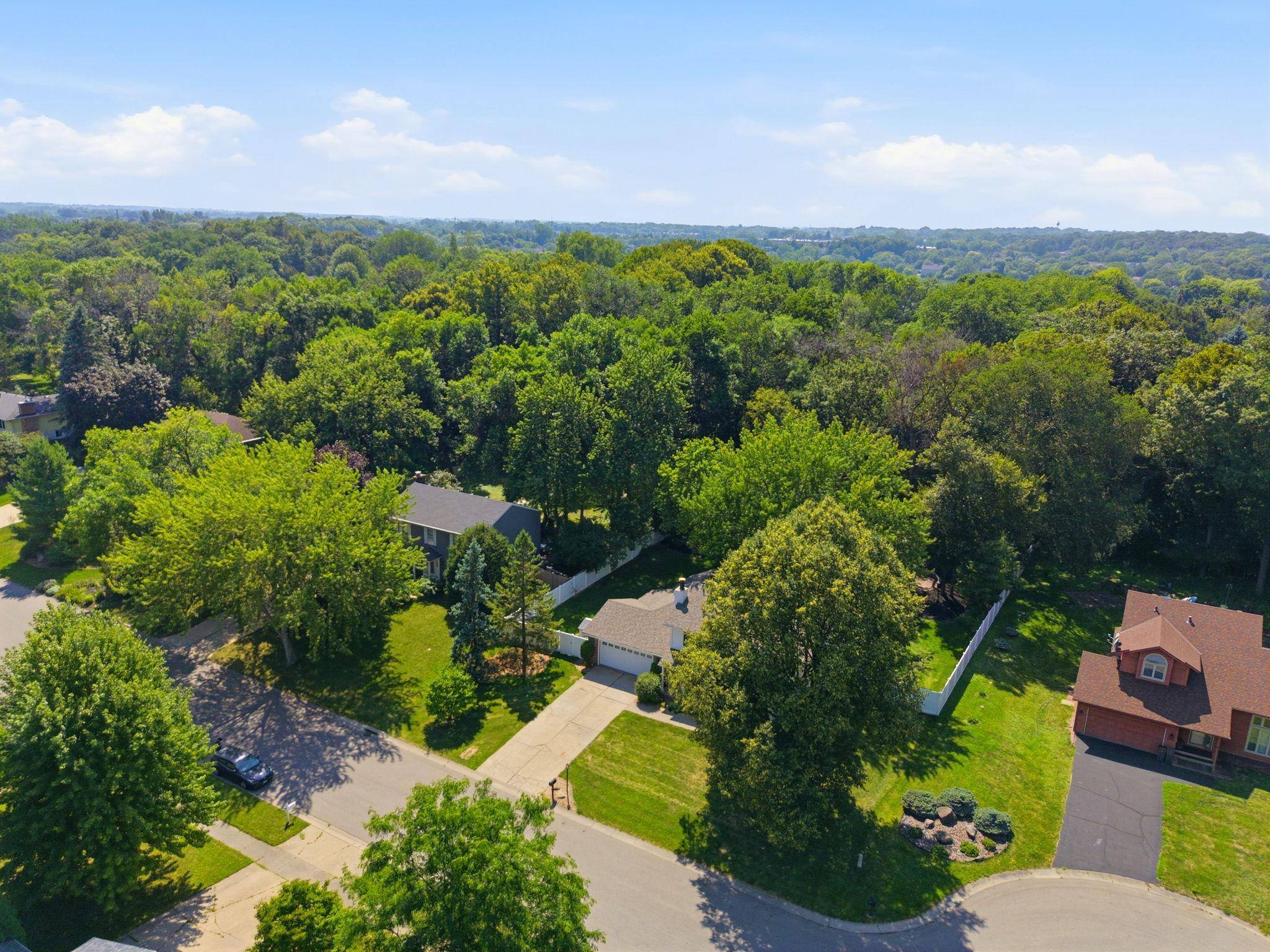 7610 Heritage RD, Eden Prairie, MN 55346