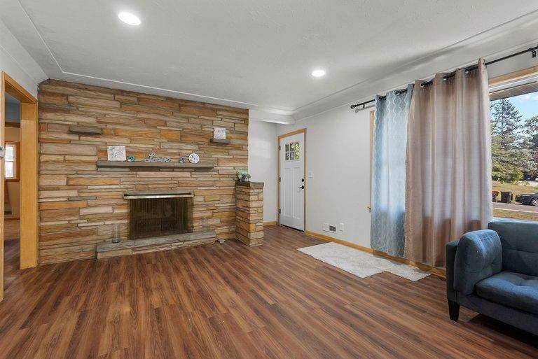 1689 Edgemont ST, Maplewood, MN 55117