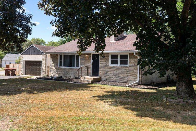 1689 Edgemont ST, Maplewood, MN 55117