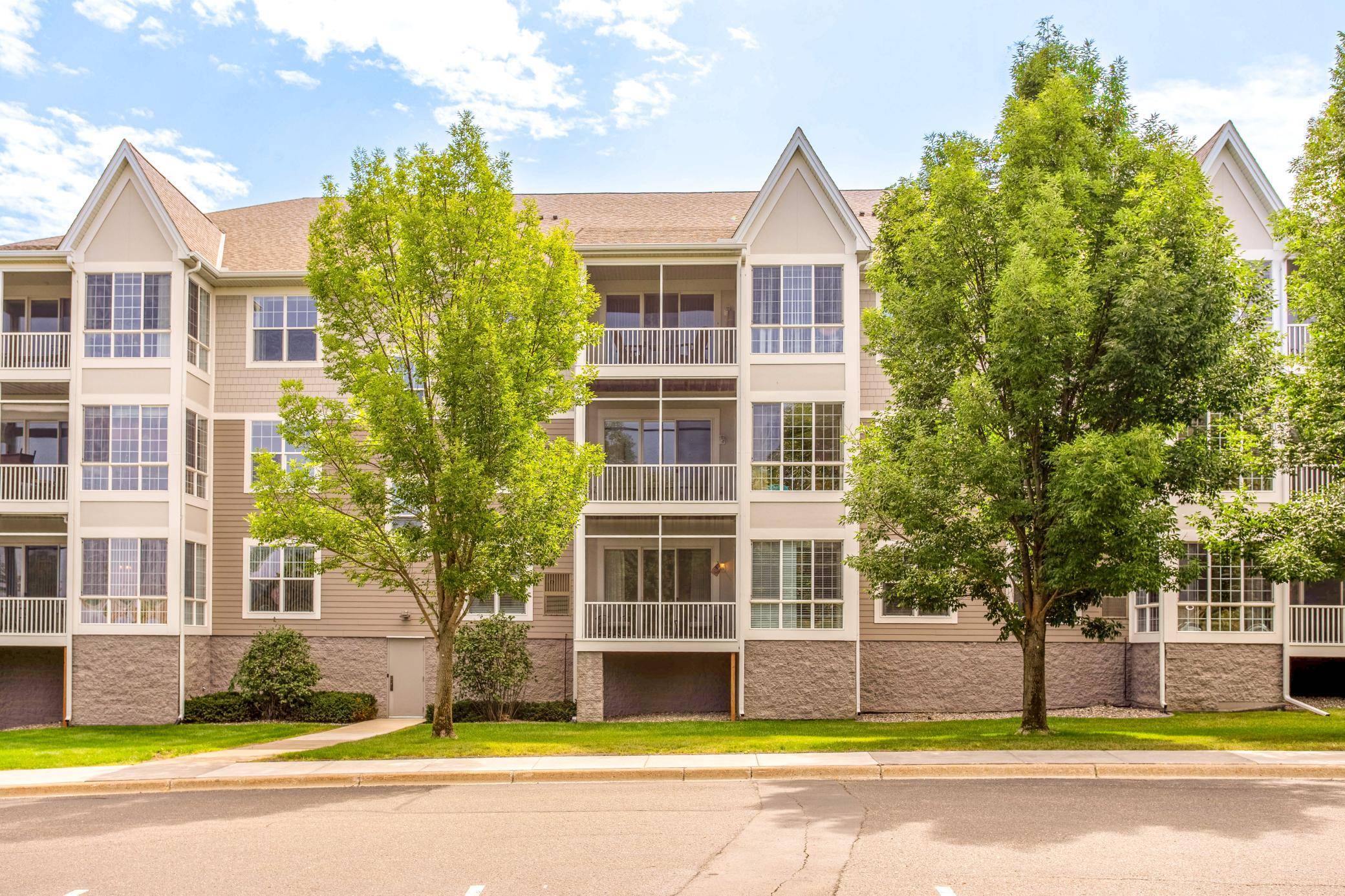 100 Clydesdale TRL #127, Medina, MN 55340