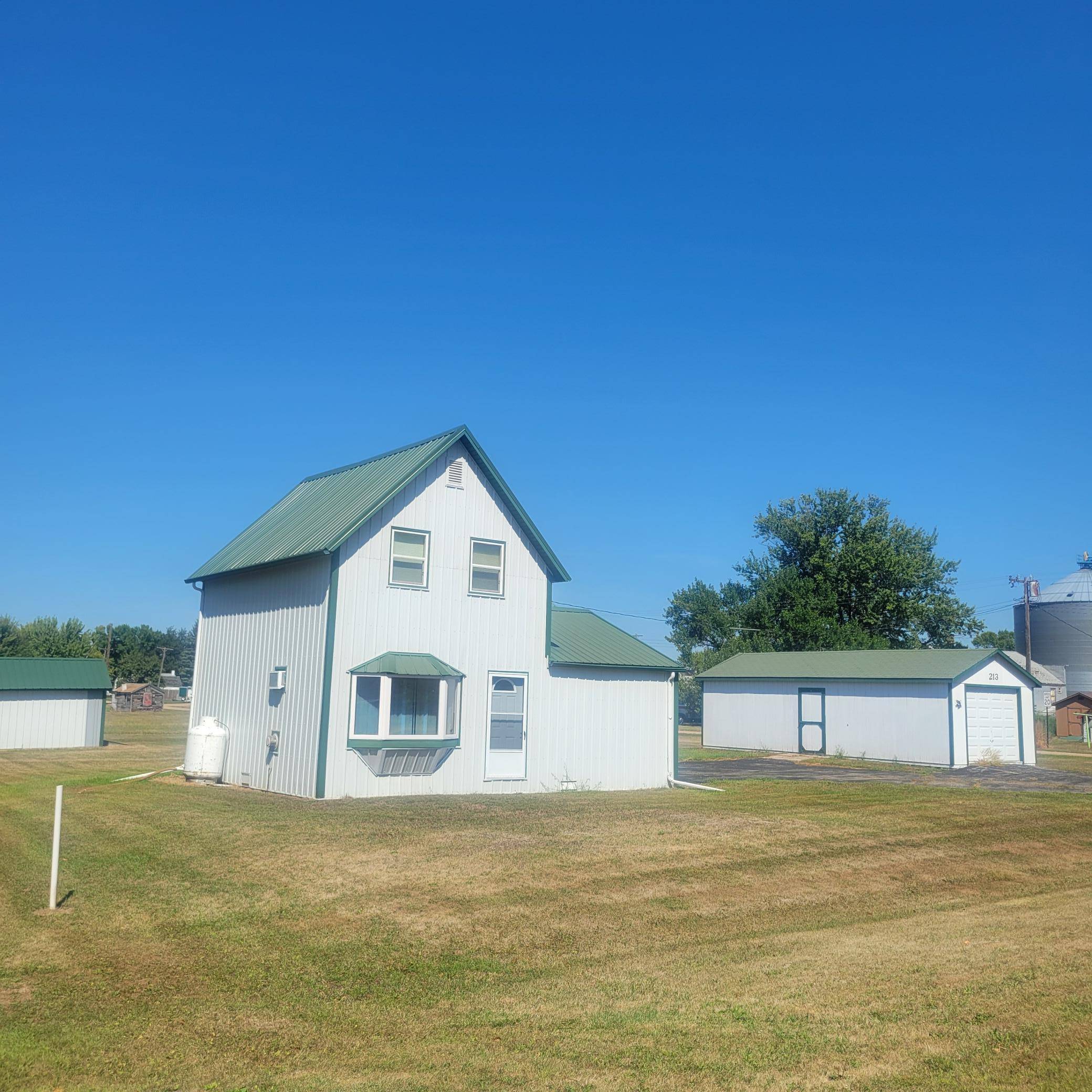 213 4th ST SW, Kent, MN 56553