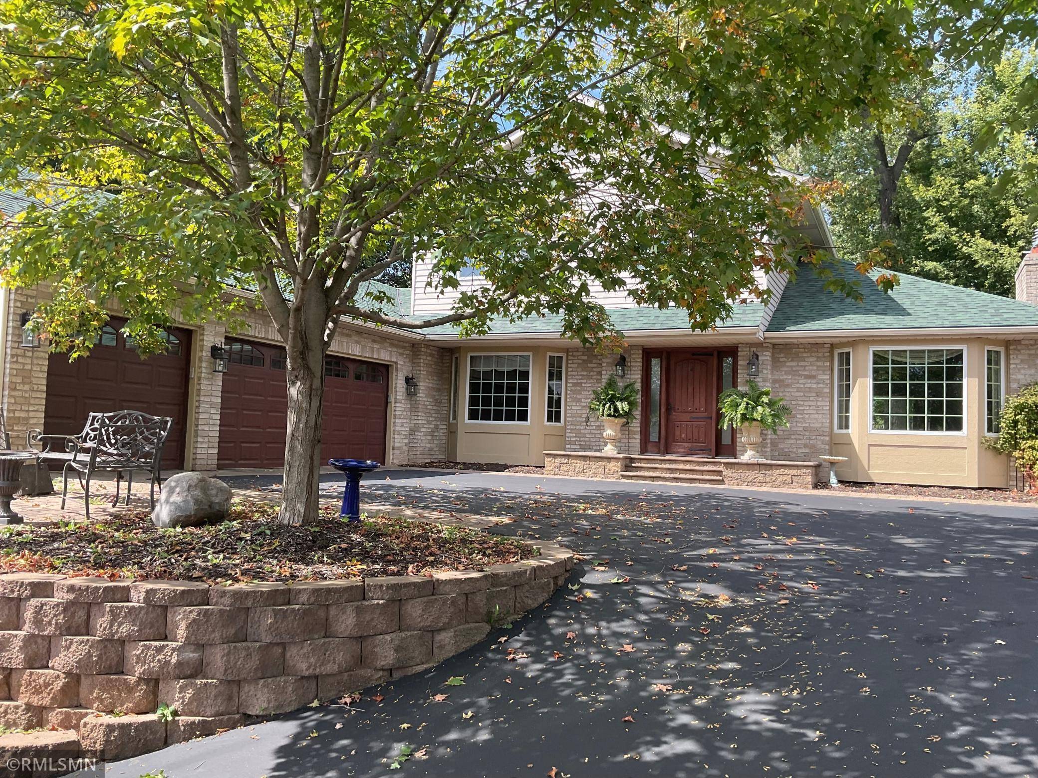 2139 14th AVE E, North Saint Paul, MN 55109