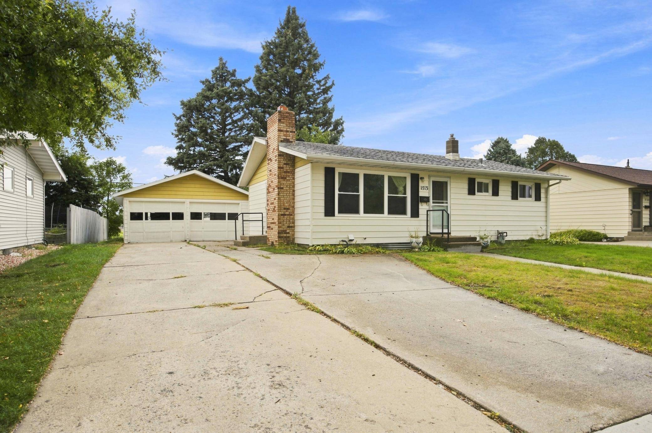 1713 17th ST S, Fargo, ND 58103