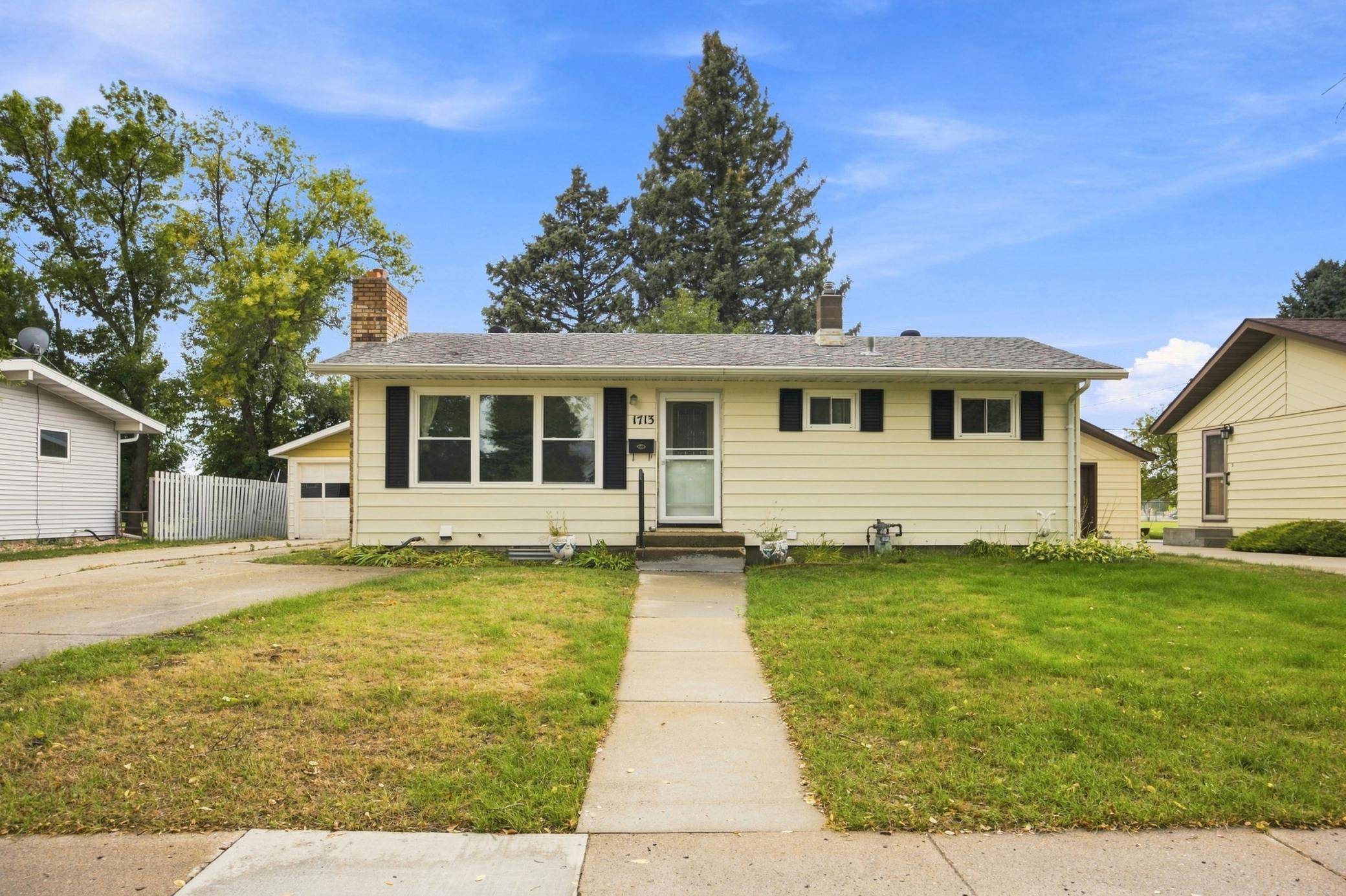 1713 17th ST S, Fargo, ND 58103