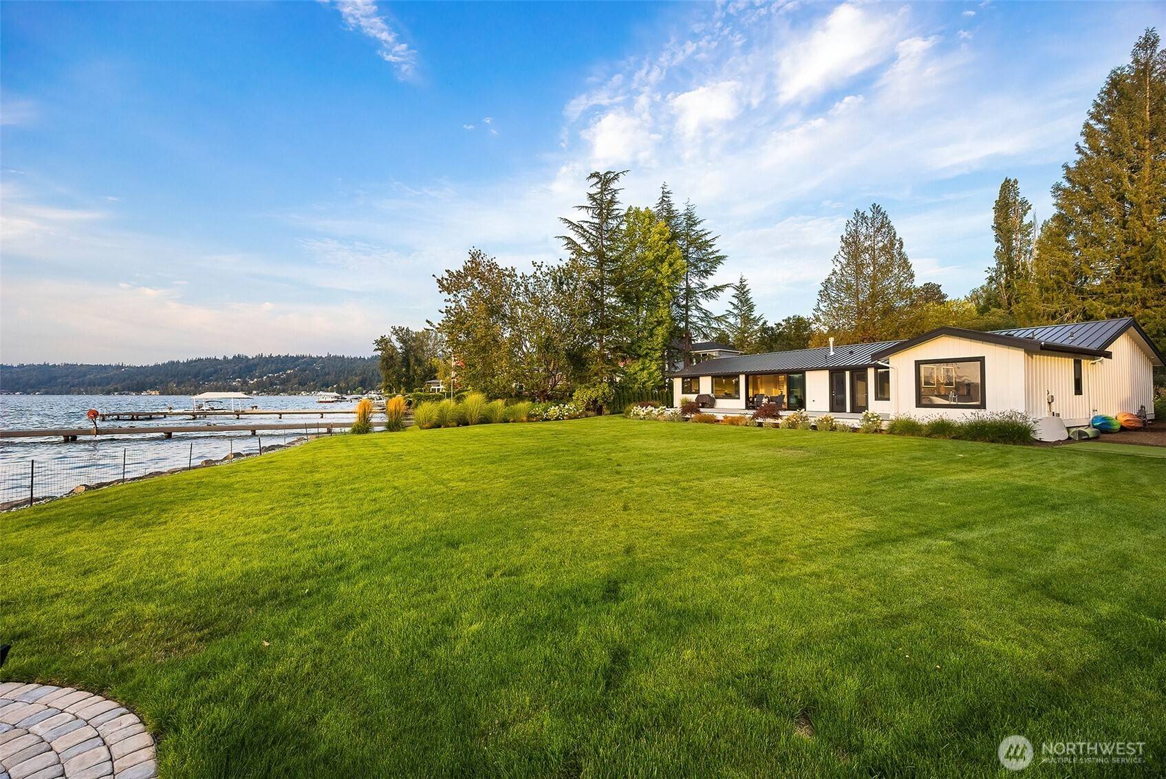247 E Lake Sammamish Pkwy SE, Sammamish, WA 98074