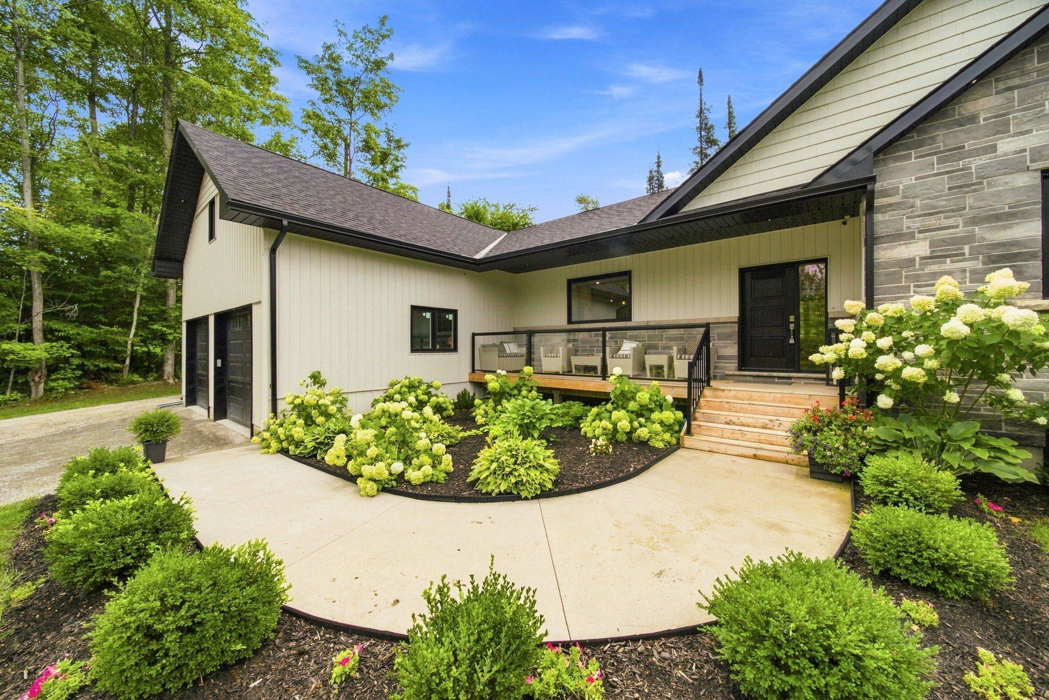 41 Meadows AVE, Tay, ON L0K 2C0