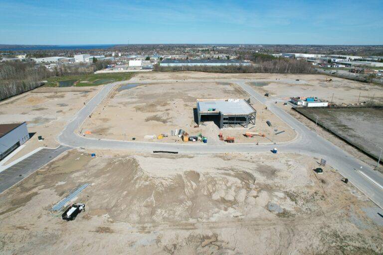 101 Ironstone CRES #Lots 8 - 9, Barrie, ON L4N 8M5