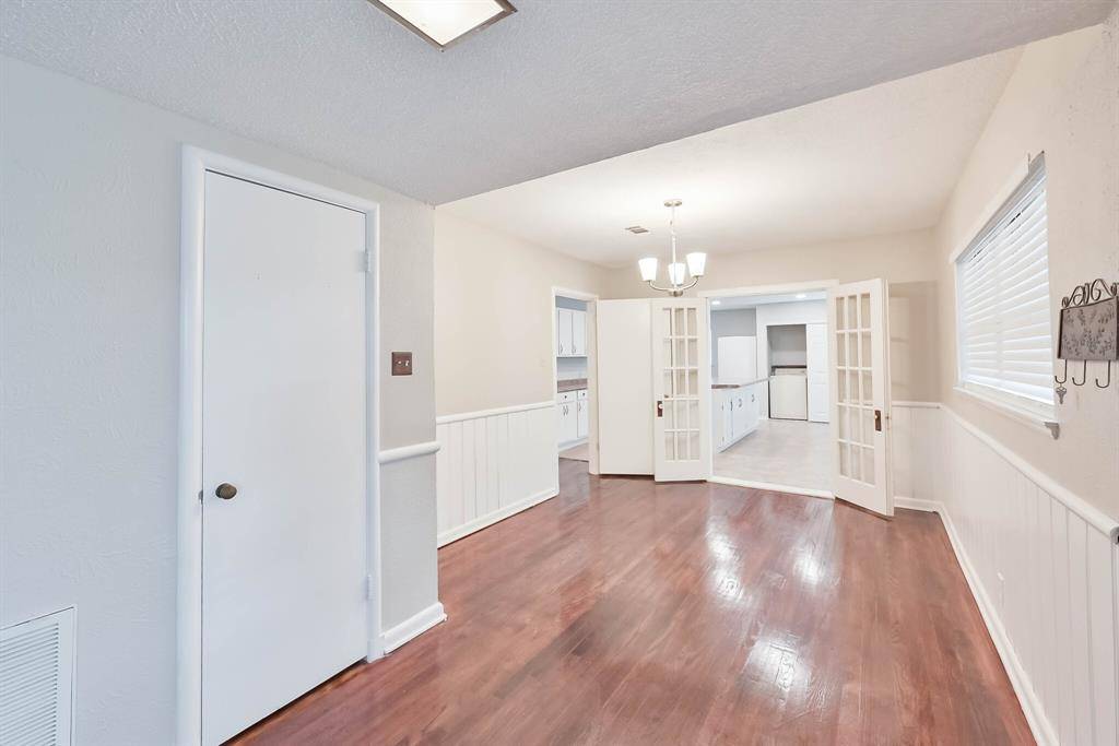 1122 W Park Row Drive, Arlington, TX 76013