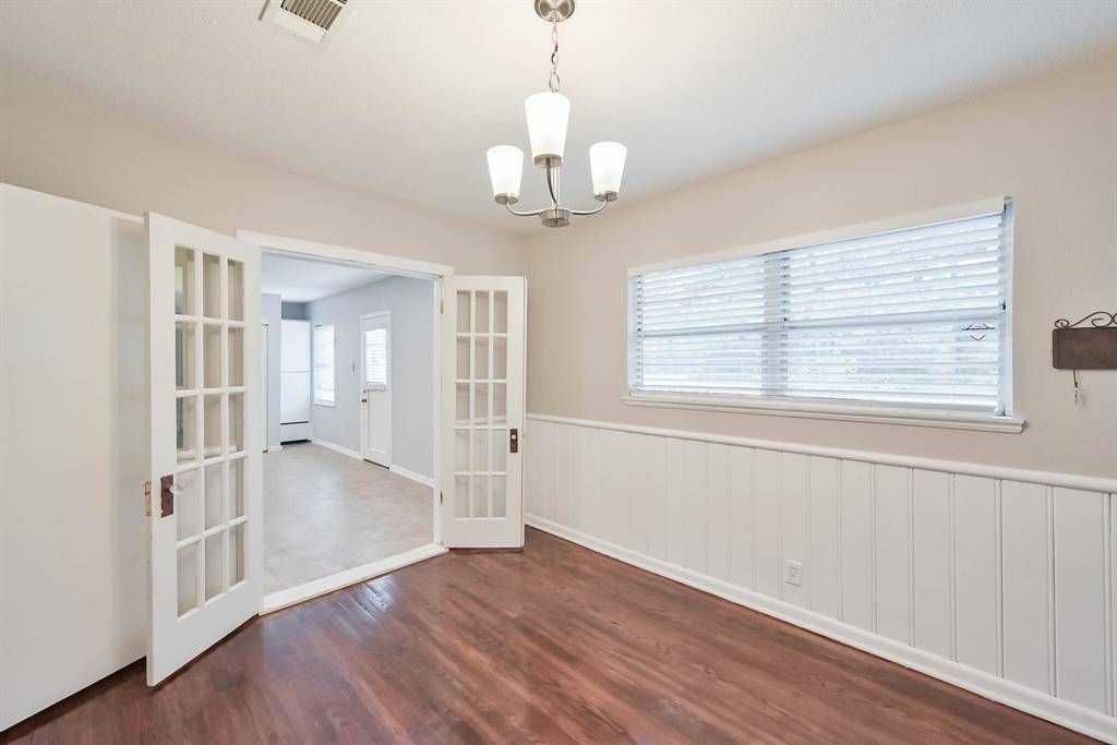 1122 W Park Row Drive, Arlington, TX 76013