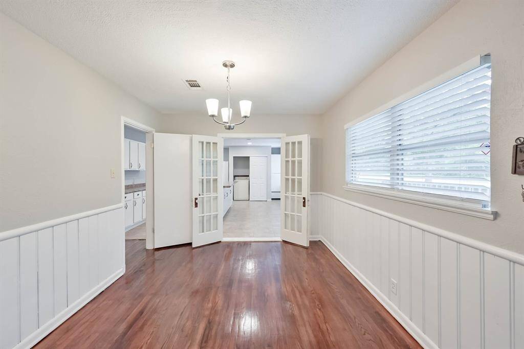 1122 W Park Row Drive, Arlington, TX 76013