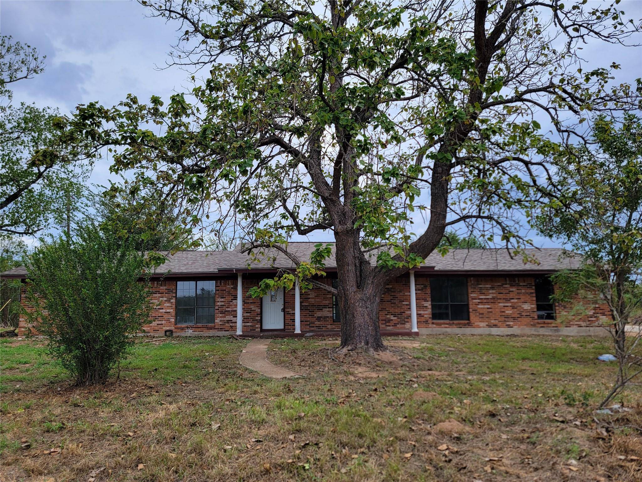 803 E 2nd ST, Elgin, TX 78621