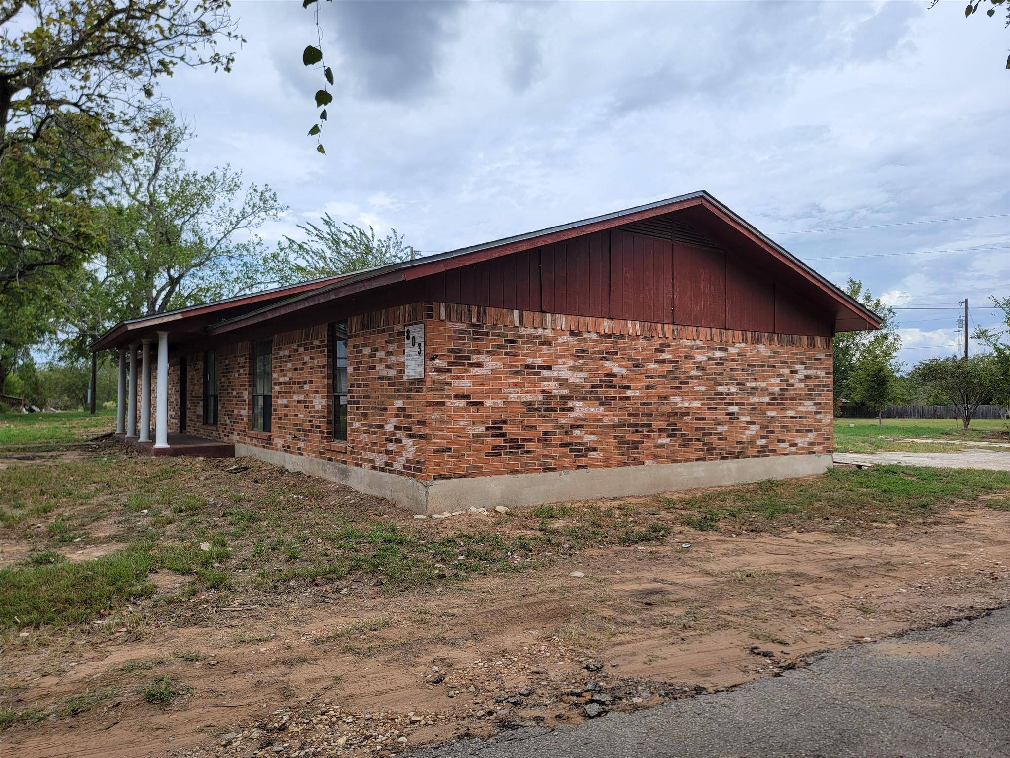 803 E 2nd ST, Elgin, TX 78621