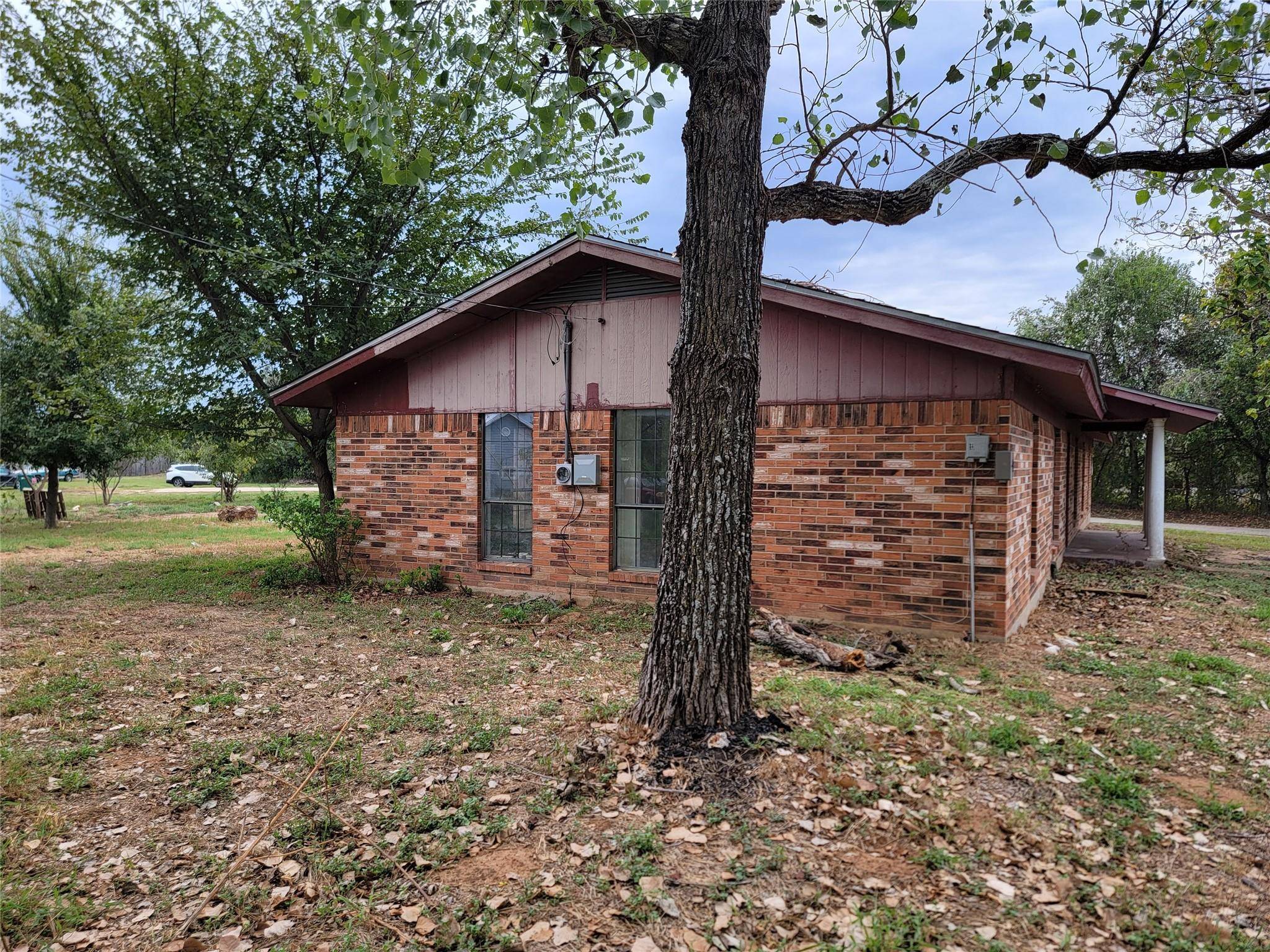 803 E 2nd ST, Elgin, TX 78621