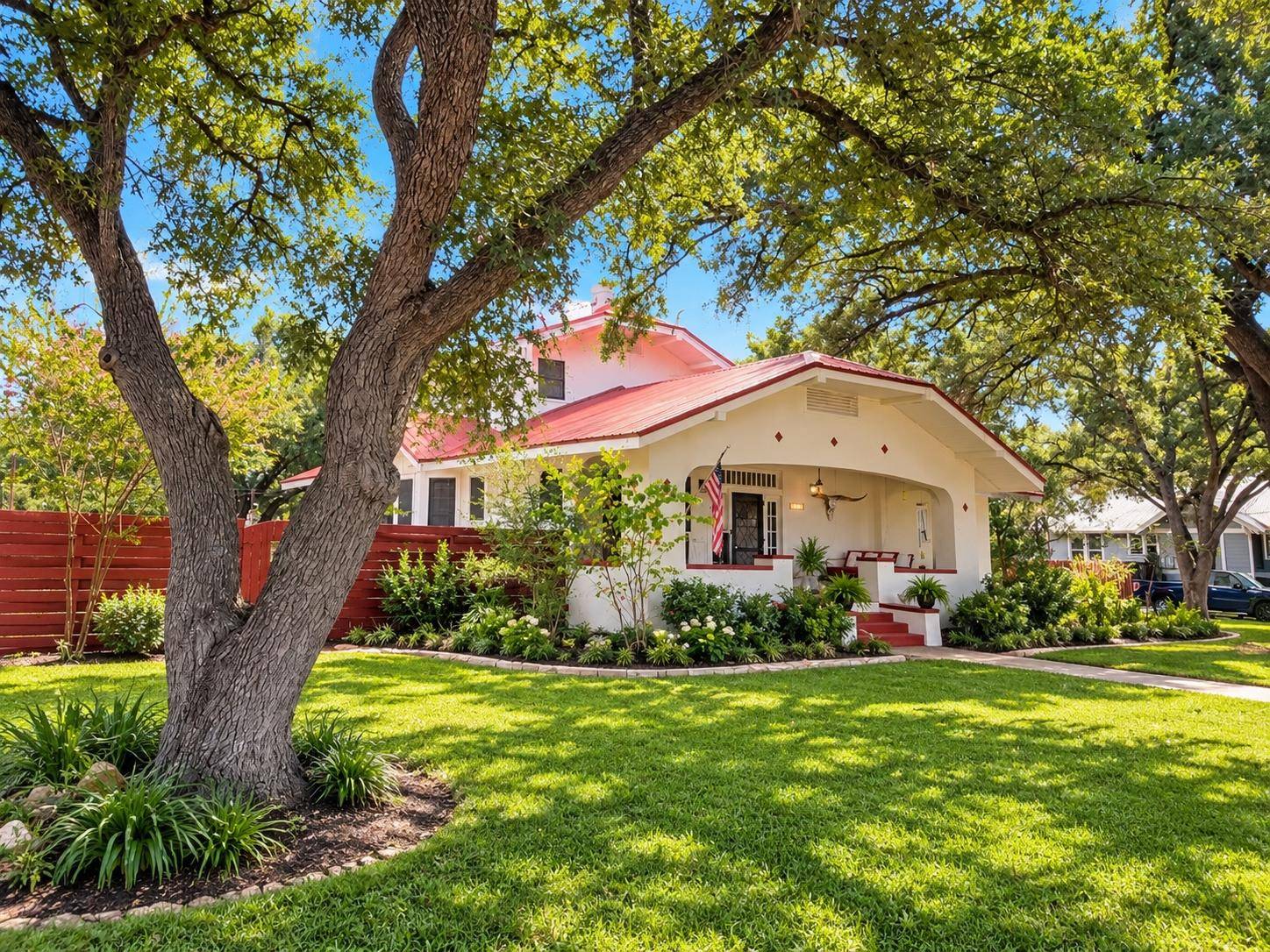 1602 Lexington ST, Taylor, TX 76574