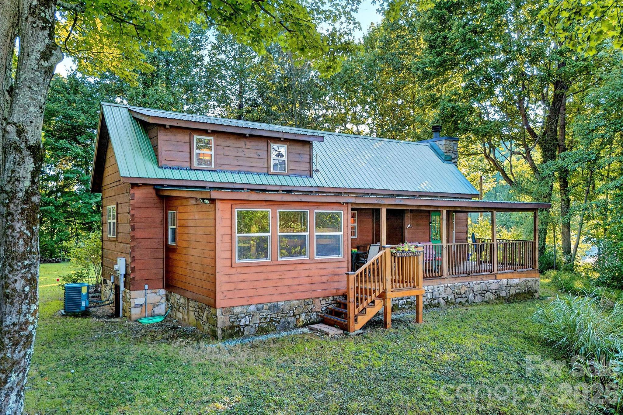 10 Camp Elliott RD, Black Mountain, NC 28711