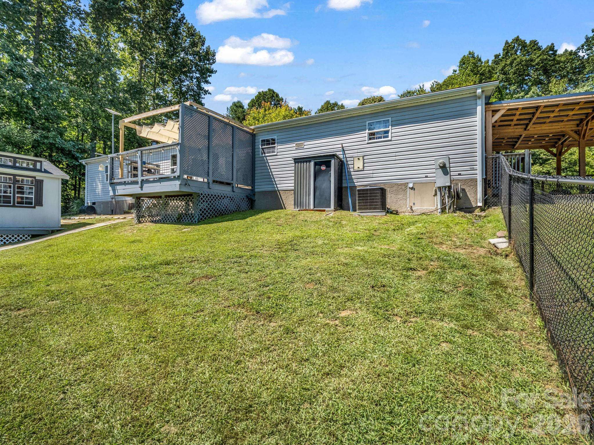 14 Old Possum Holler RD, Hendersonville, NC 28739