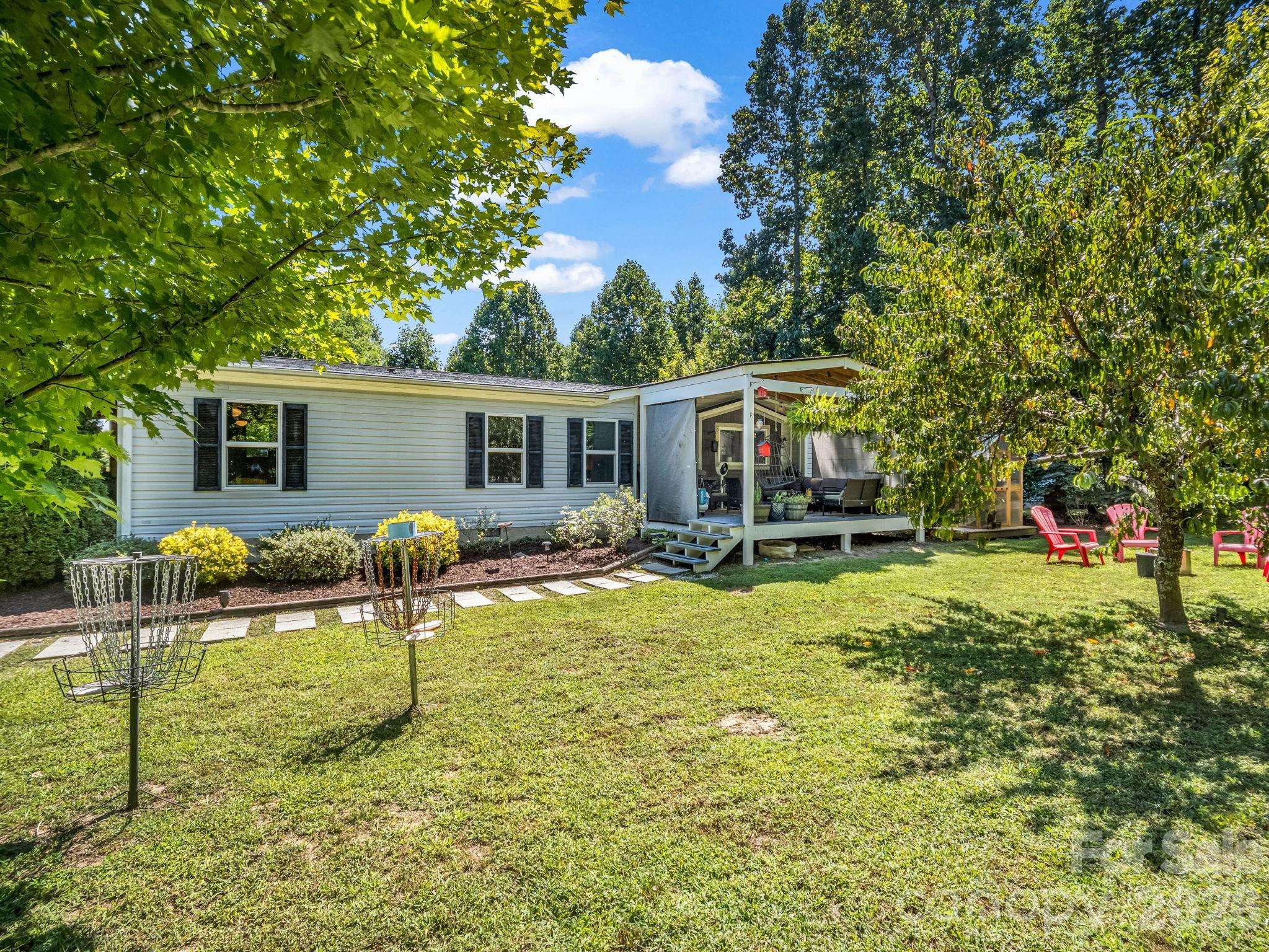 14 Old Possum Holler RD, Hendersonville, NC 28739