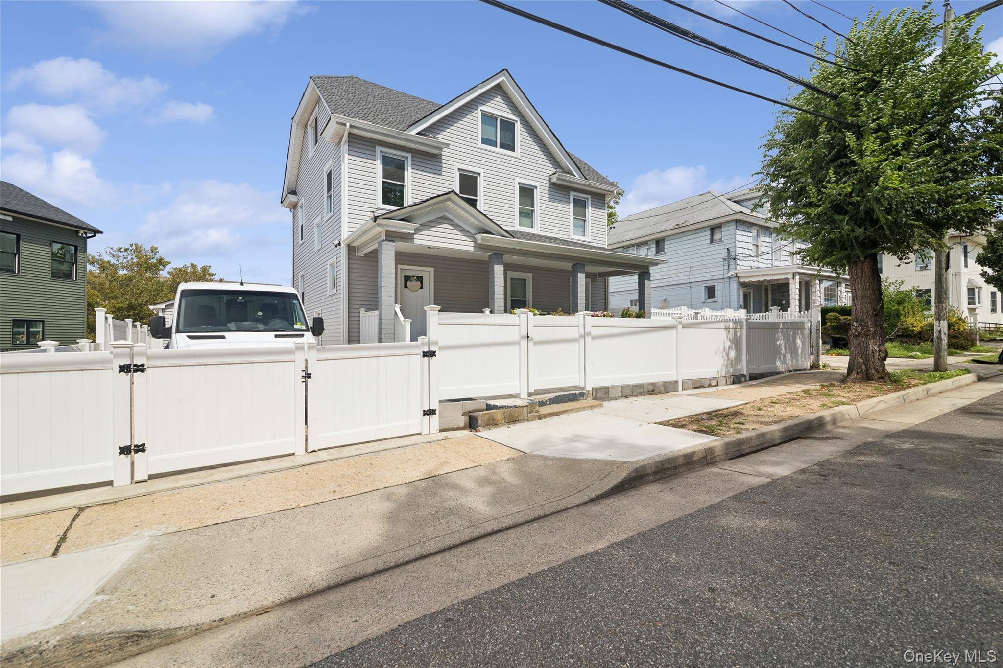15 Prospect PL, Hempstead, NY 11550